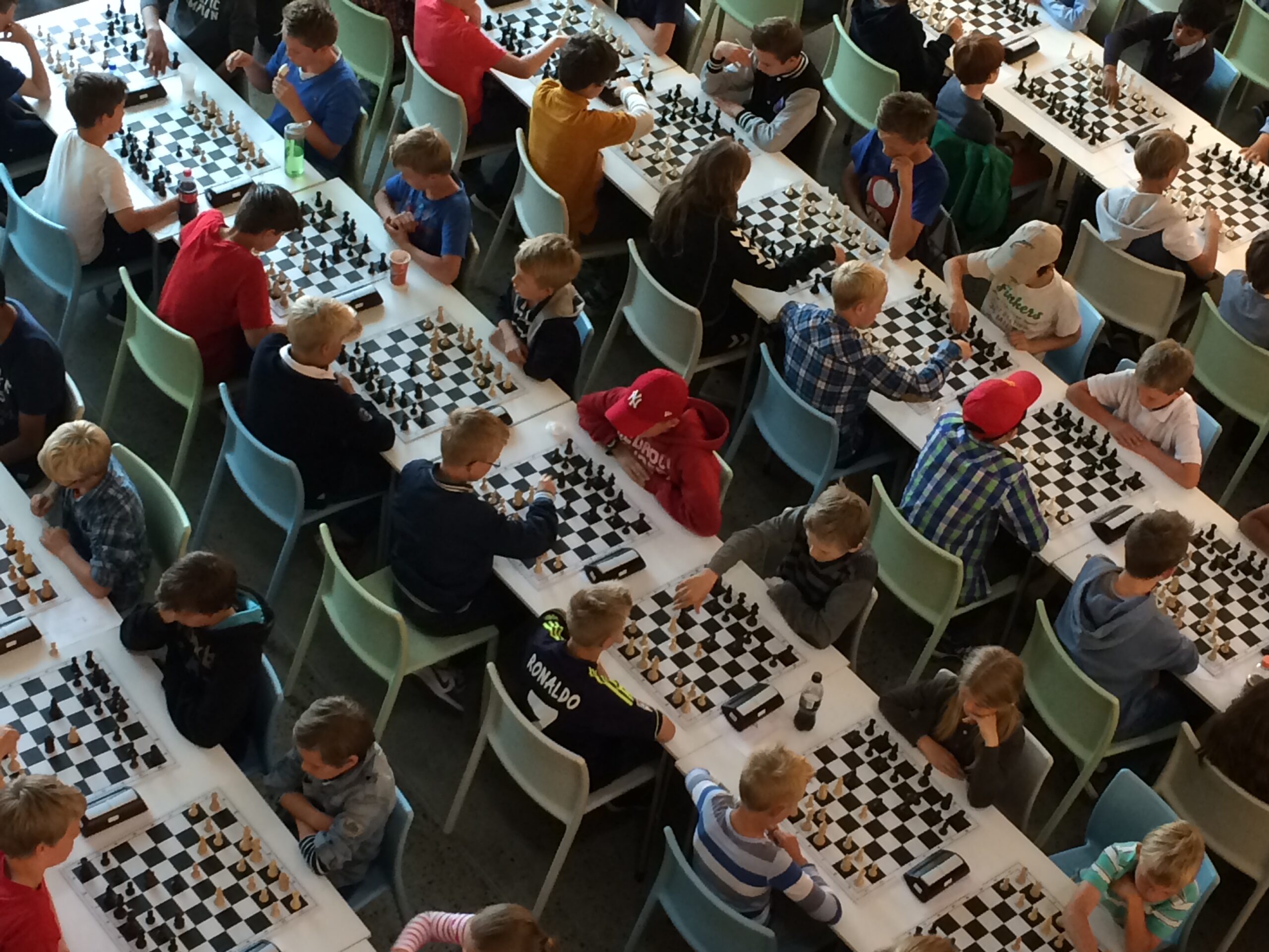 Barn som spiller sjakk på Vitenfabrikken.