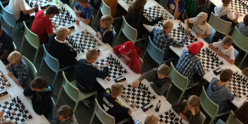 Barn som spiller sjakk på Vitenfabrikken.